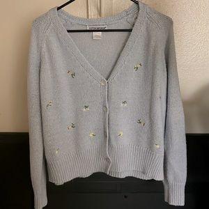 Selling a cute croquettes sweater. Baby blue with floral pattern